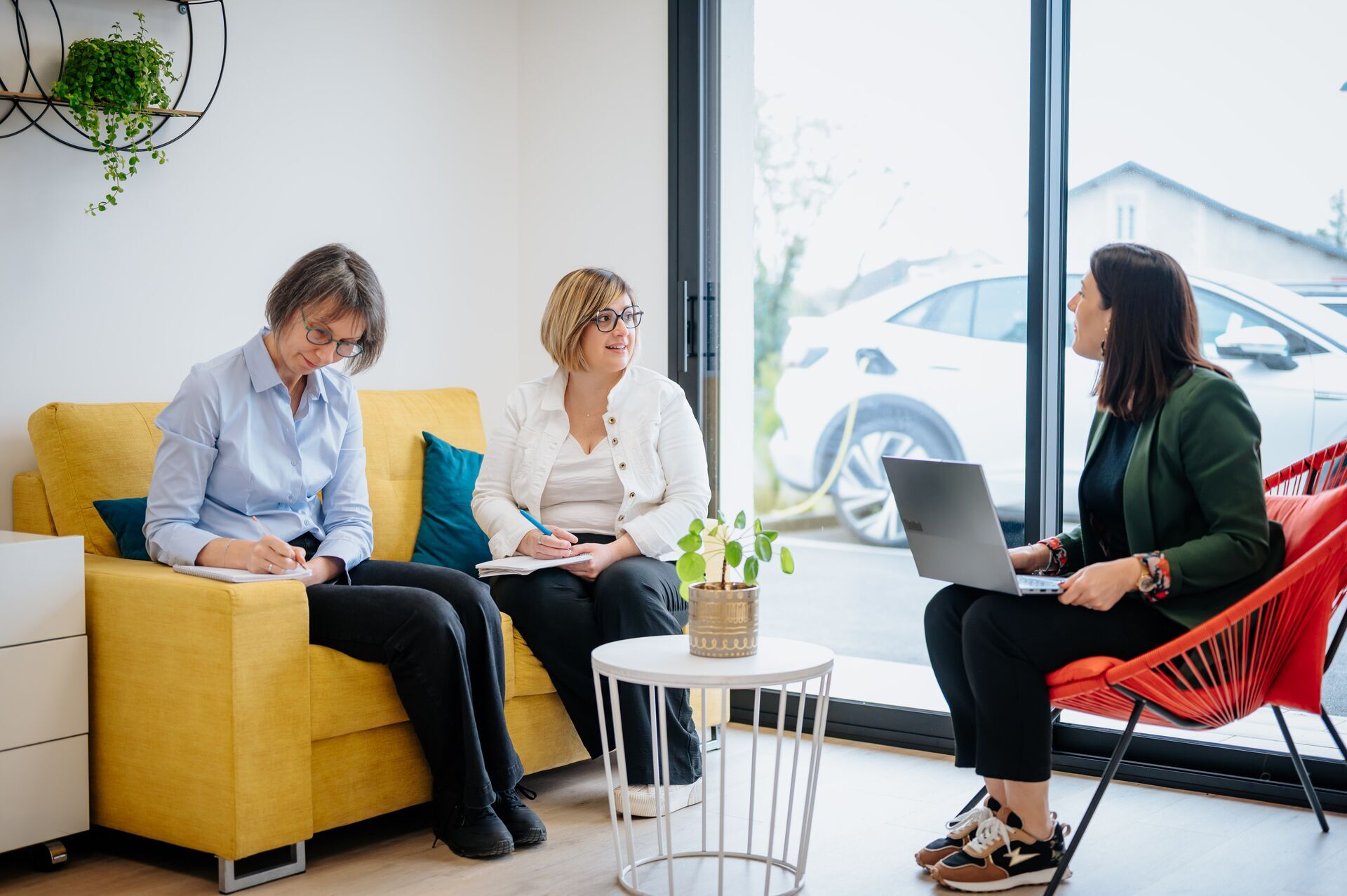 Chargées de recrutement - réunion - salon - 3 -  TC Consulting